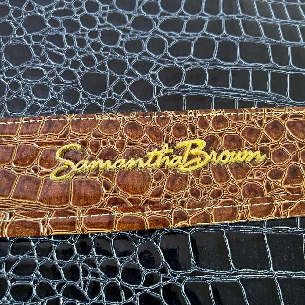 Samantha Brown trifold velcro’s